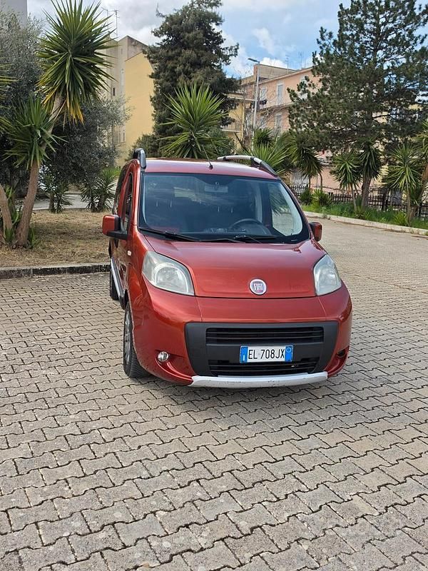 Usata Fiat Qubo Trekking 95 CV (69 kW) 2011 Rosso Monovolume