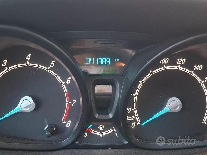 Usata Ford Tourneo Courier 101 CV (74 kW) 2019 Rosso Monovolume
