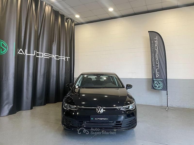 Usata VW Golf VIII Life 131 CV (96 kW) 2022 Nero Utilitaria