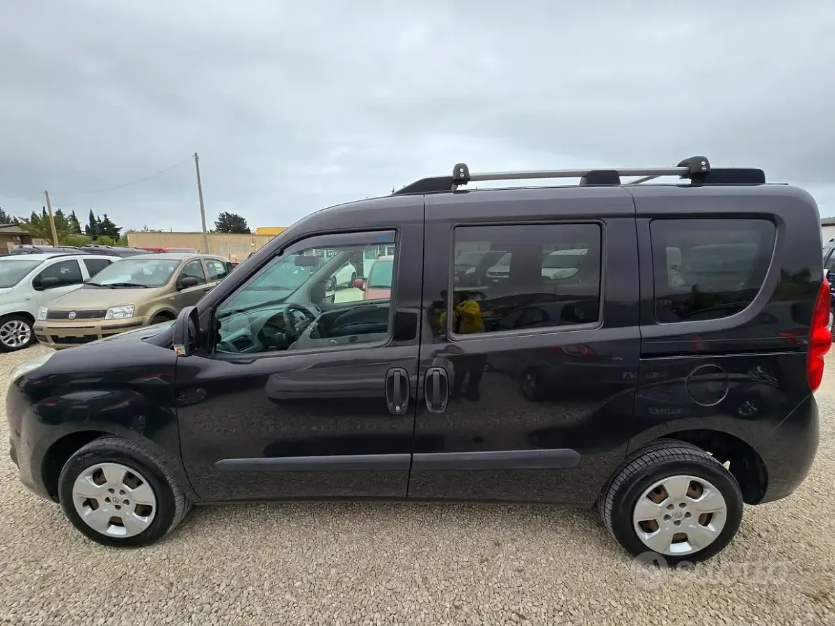 Usata Opel Combo 105 CV (77 kW) 2013 Nero Monovolume