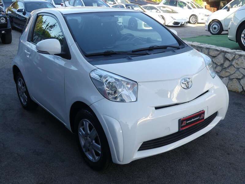 Usata Toyota iQ 90 CV (66 kW) 2010 Bianco Utilitaria
