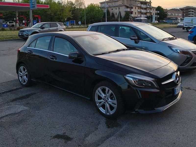 Usata Mercedes A180 Premium 109 CV (80 kW) 2017 Nero Berlina