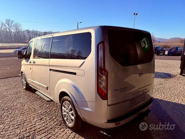 Usata Ford Tourneo Titanium 150 CV (110 kW) 2023 Grigio Monovolume