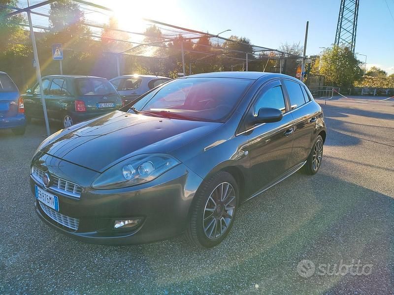 Usata Fiat Bravo Dynamic 120 CV (88 kW) 2010 Marrone Utilitaria