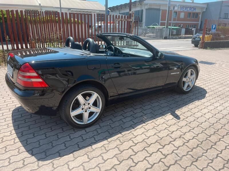 Usata Mercedes SLK200 192 CV (141 kW) 1998 Nero Cabrio