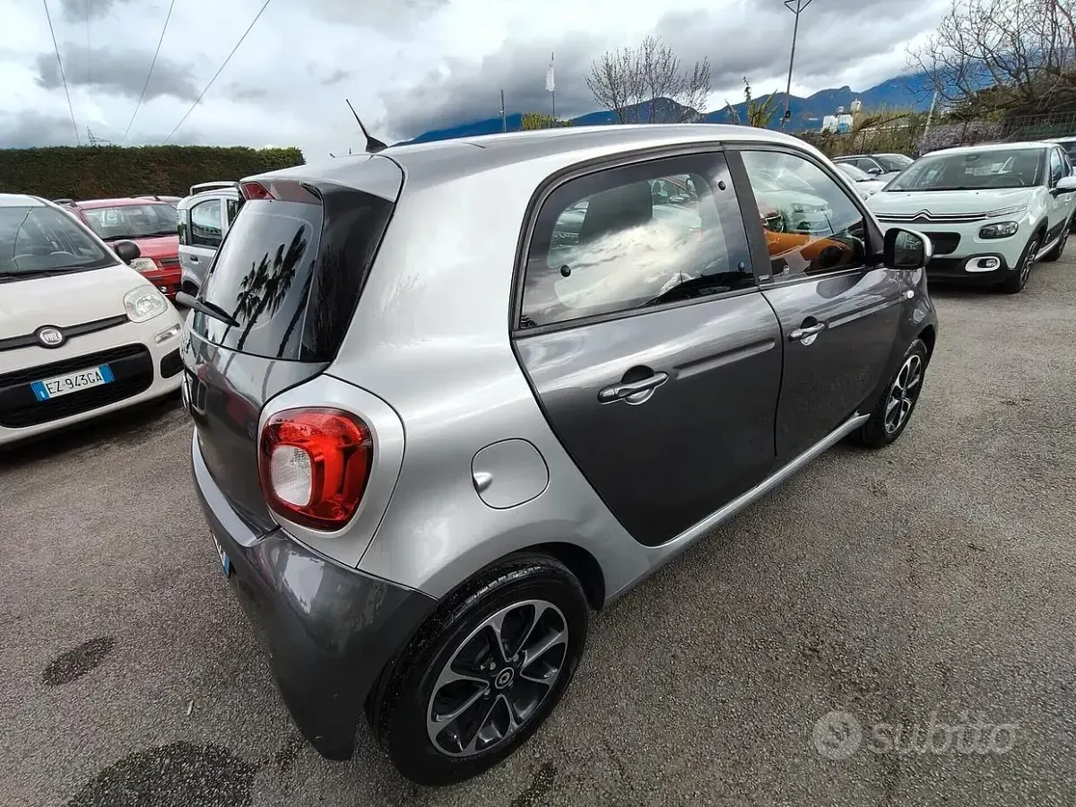 Usata Smart ForFour 71 CV (52 kW) 2015 Grigio Utilitaria