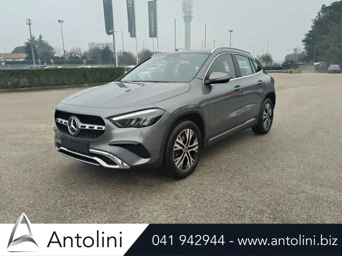 Begagnad Mercedes GLA180 Advanced Plus 136 HK (100 kW) 2025 Grå SUV