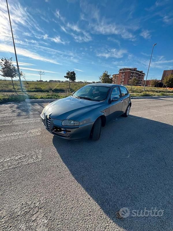 Blu Usata 2004 Alfa Romeo 147 Due volumi | 1100 € (Buon prezzo) - Immagine 1/4