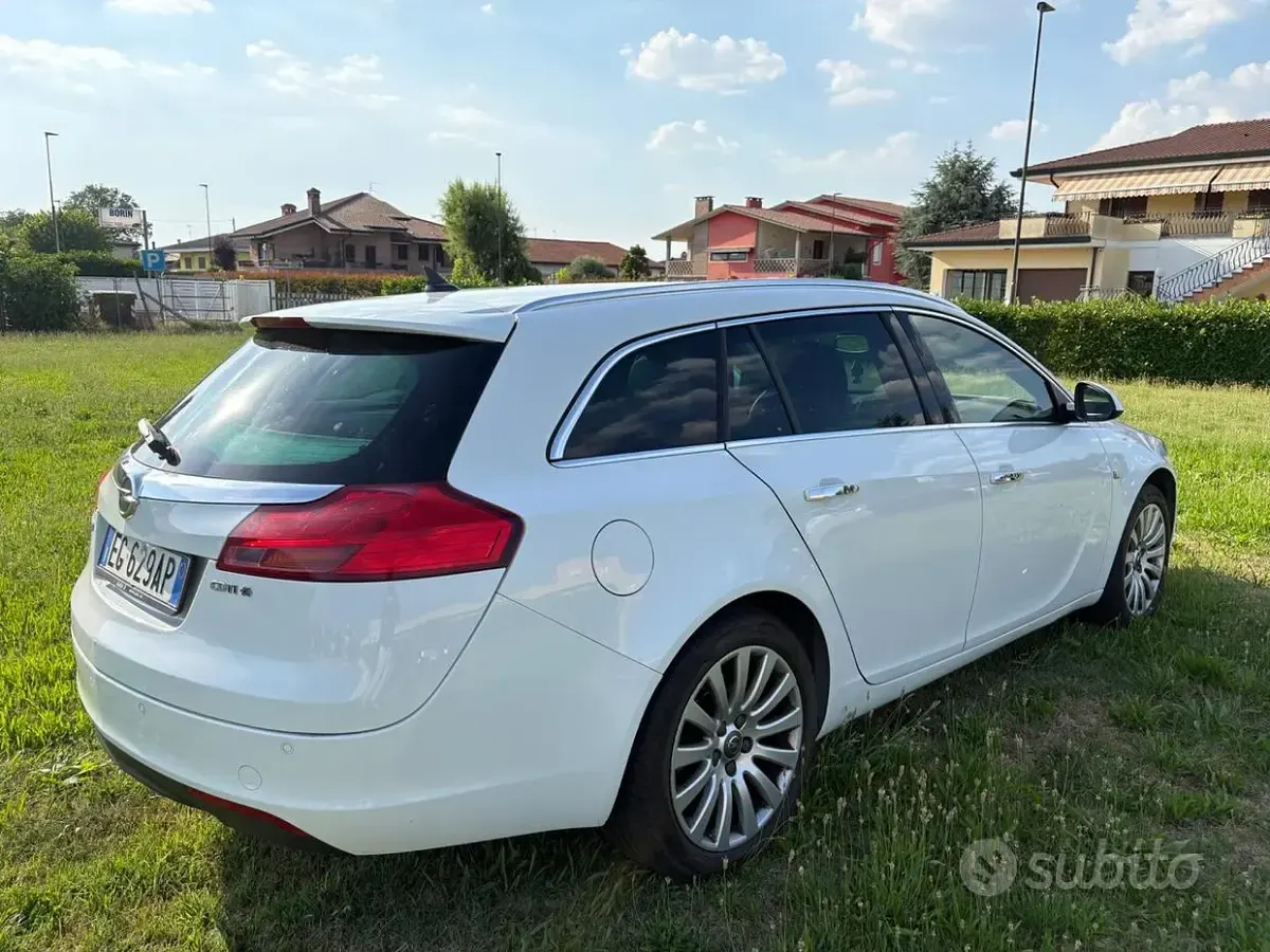 Usata Opel Insignia Cosmo 160 CV (117 kW) 2012 Bianco Station wagon