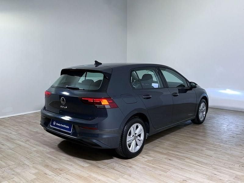 Usata VW Golf VIII Life 116 CV (85 kW) 2023 Grigio urano Utilitaria
