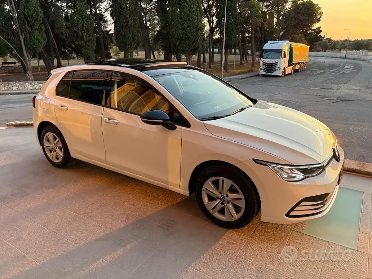Usata VW Golf VIII Life 116 CV (85 kW) 2022 Bianco Berlina