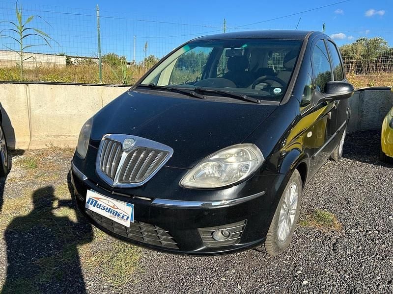 Nero Usata 2010 Lancia Musa Monovolume | 4190 € (Buon prezzo) - Immagine 1/4