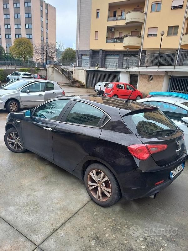 Usata Alfa Romeo Giulietta 140 CV (102 kW) 2011 Utilitaria