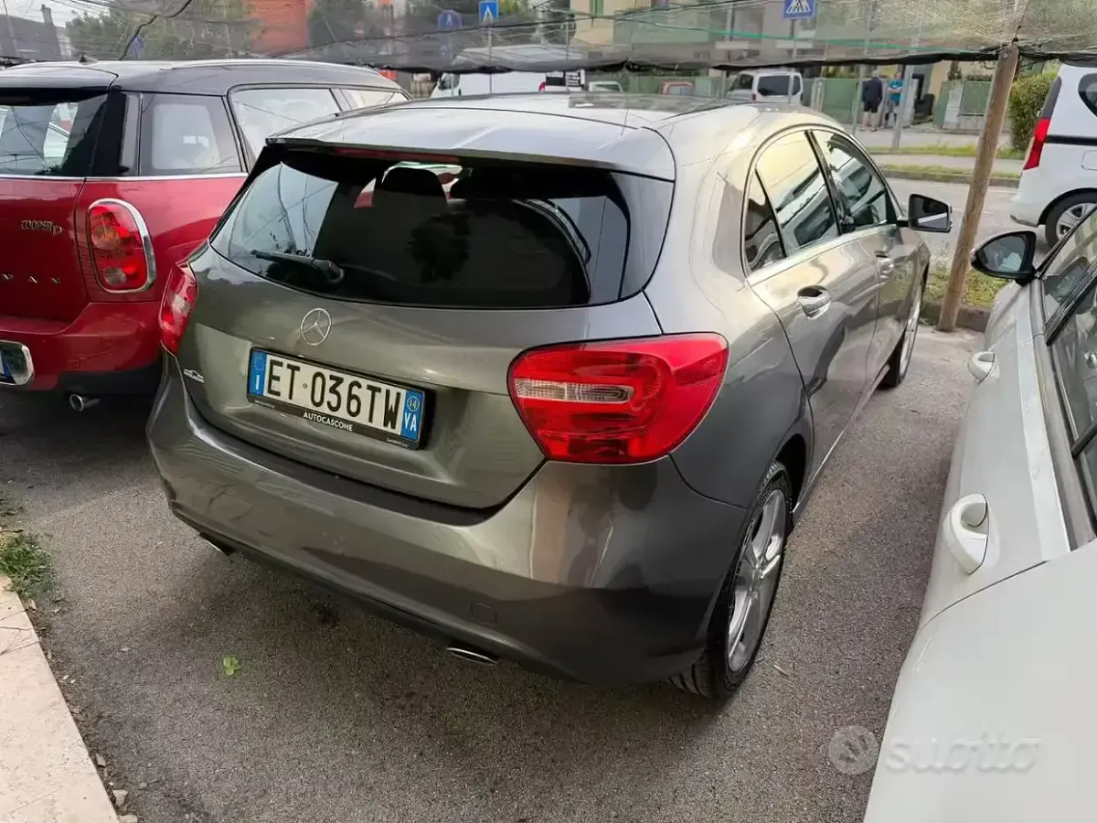 Usata Mercedes A180 Premium 109 CV (80 kW) 2014 Grigio Berlina