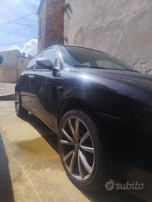 Usata Alfa Romeo 147 116 CV (85 kW) 2008 Nero Utilitaria