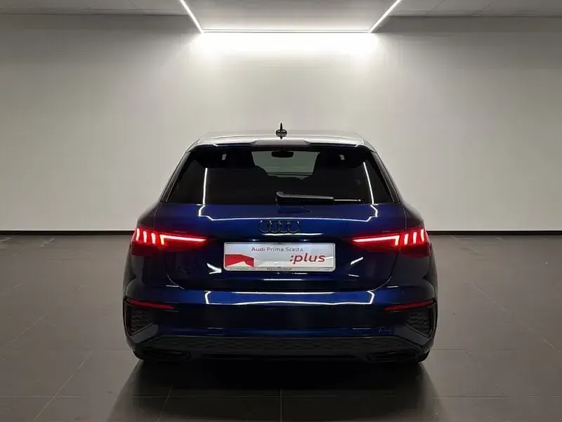 Usata Audi A3 Sportback Design 150 CV (110 kW) 2023 Blu Utilitaria