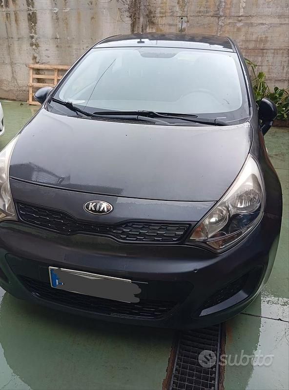 Usata Kia Rio 2013 Grigio Berlina