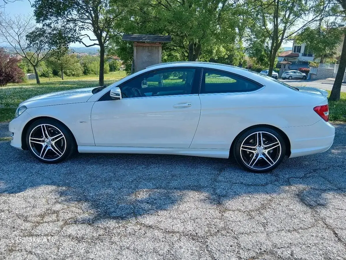 Usata Mercedes C220 170 CV (125 kW) 2011 Bianco Coupé