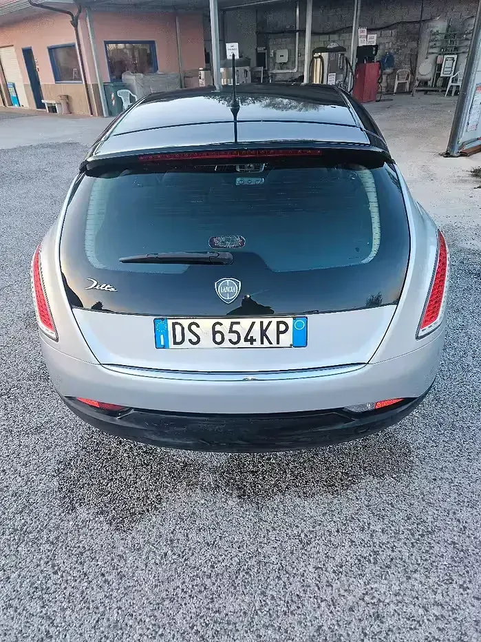 Usata Lancia Delta 103 CV (75 kW) 2008 Grigio Utilitaria