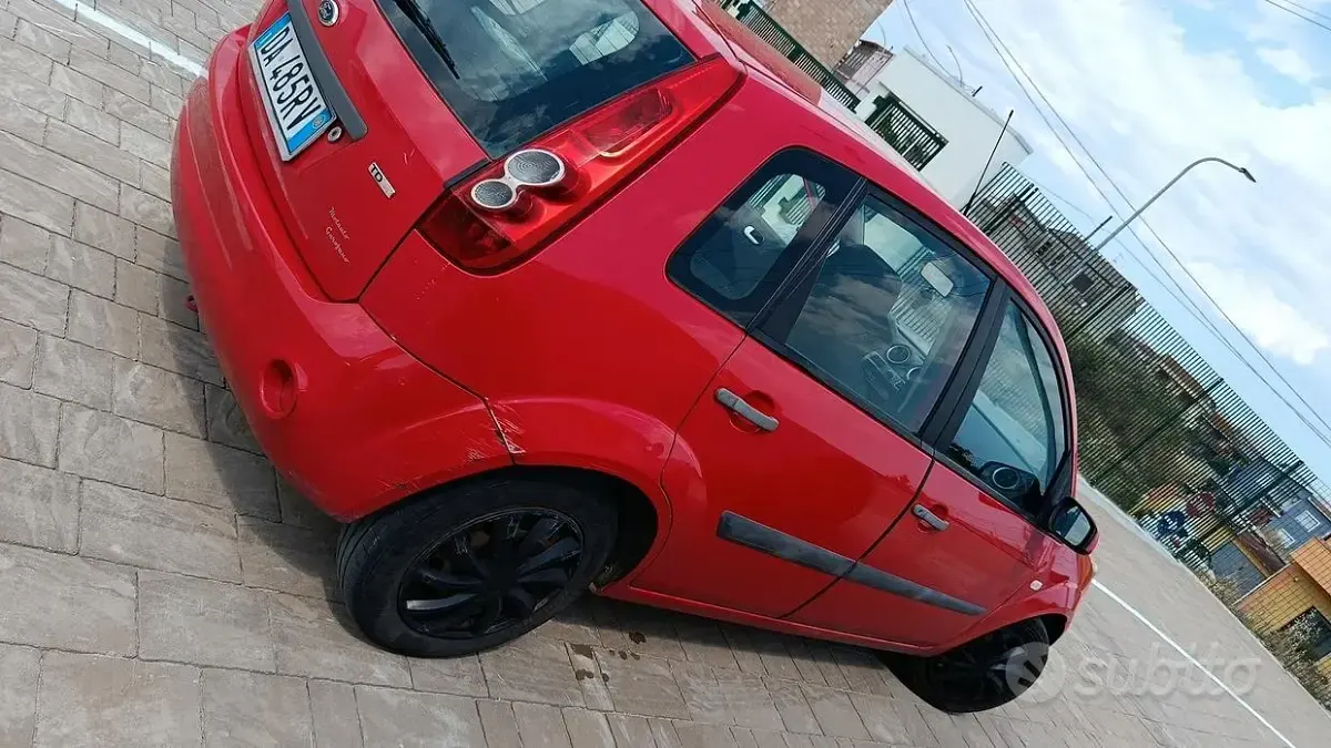 Usata Ford Fiesta 80 CV (58 kW) 2006 Rosso Utilitaria