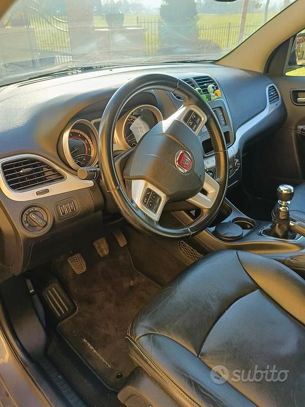 Usata Fiat Freemont 140 CV (102 kW) 2011 Grigio SUV