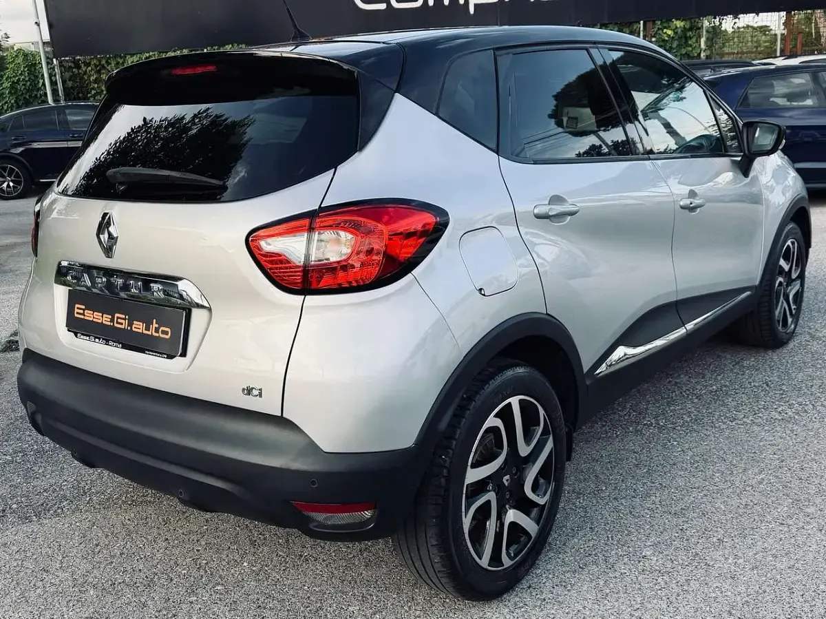 Usata Renault Captur Intens 110 CV (80 kW) 2016 Argento SUV