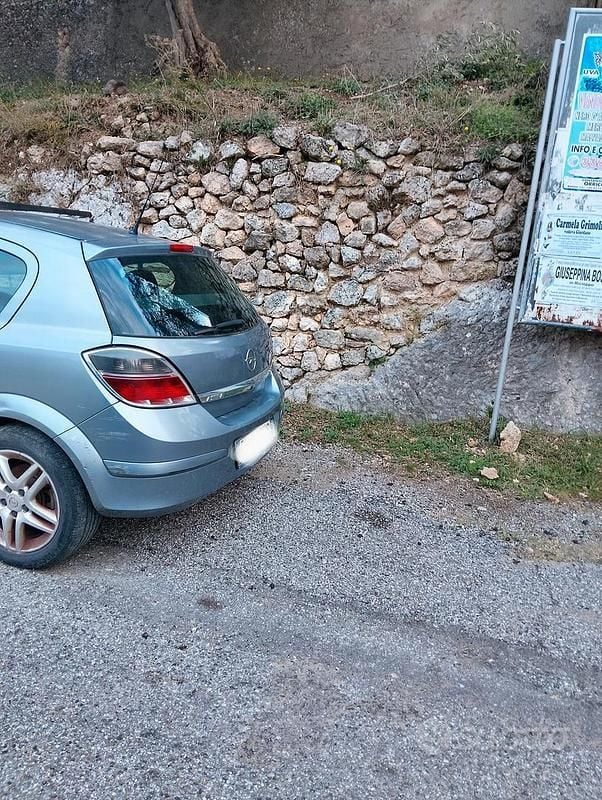 Usata Opel Astra 90 CV (66 kW) 2007 Grigio Berlina