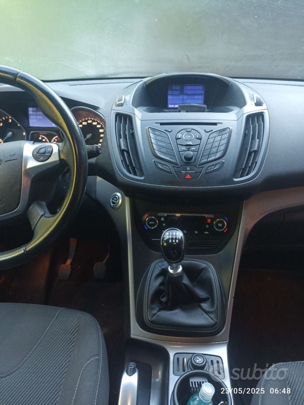 Usata Ford Kuga 140 CV (102 kW) 2014 Verde SUV