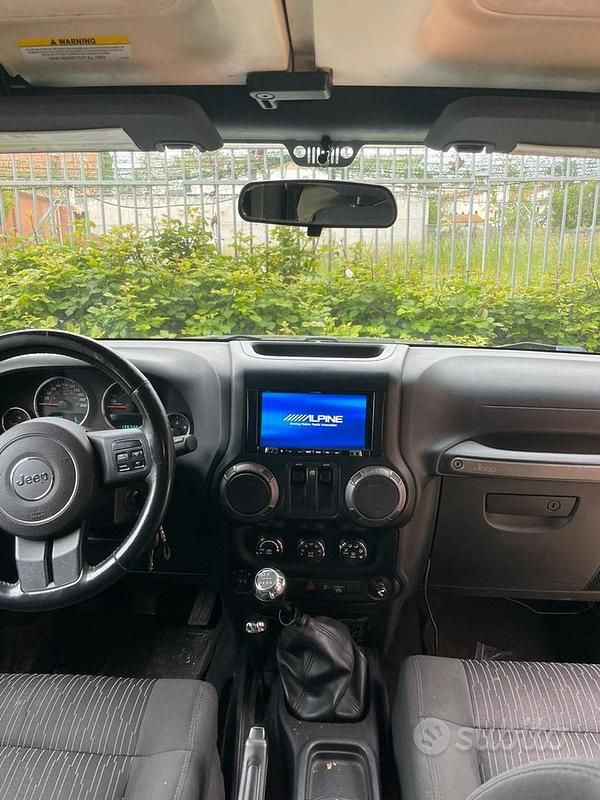 Używany Jeep Wrangler 200 KM (147 kW) 2011 Czarny SUV