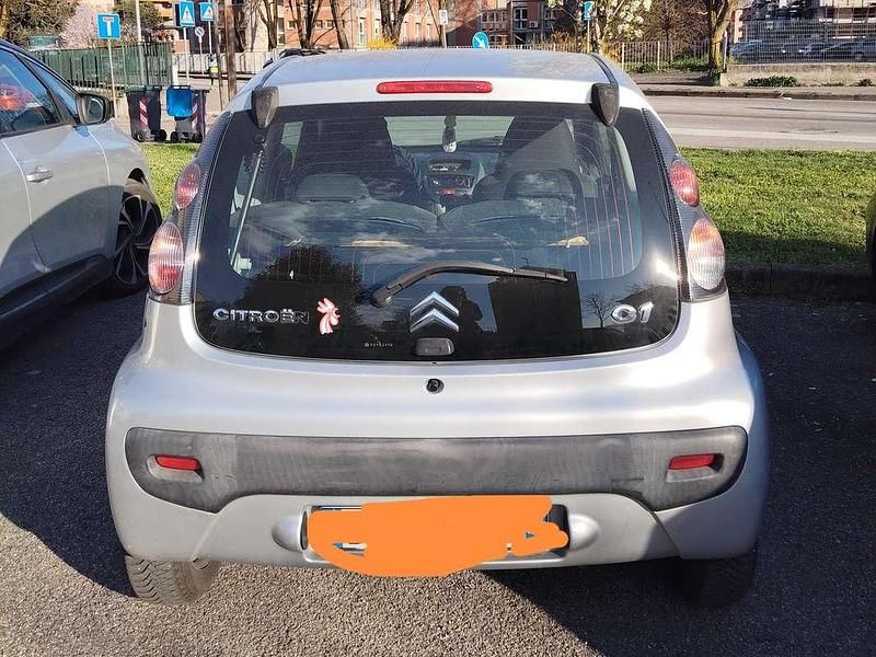 Usado Citroën C1 68 CV (50 kW) 2008 Plateado Utilitario