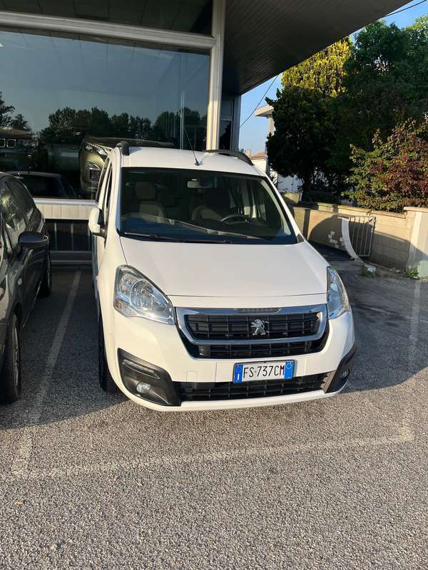Usato 2018 Peugeot Partner Tepee 1.6 Diesel 120 CV (11.700 €)