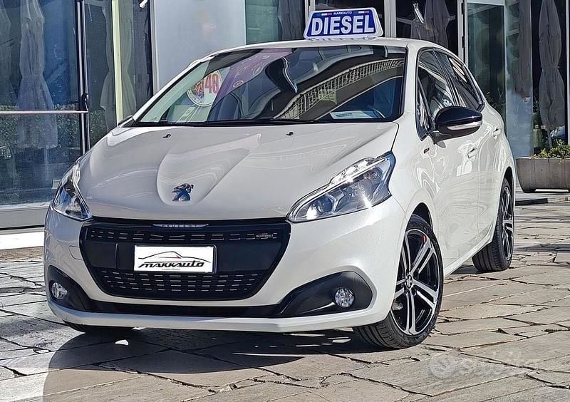 Usata Peugeot 208 GT-line 100 CV (73 kW) 2019 Bianco Utilitaria