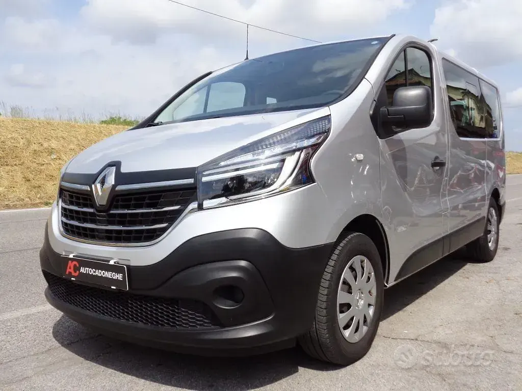Begagnad Renault Trafic 120 HK (88 kW) 2021 Grå Minibuss