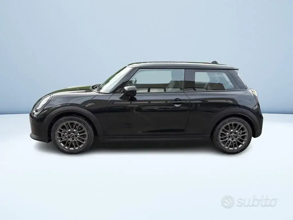 Usata Mini Cooper Essential 156 CV (114 kW) 2024 Nero pastello Utilitaria