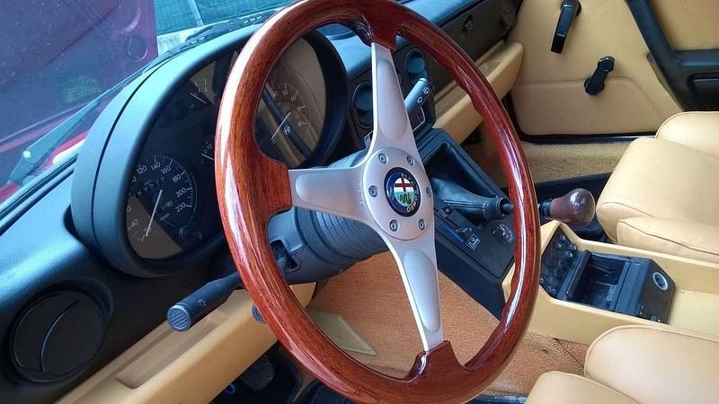 Usata Alfa Romeo Spider 106 CV (77 kW) 1991 Rosso Cabrio