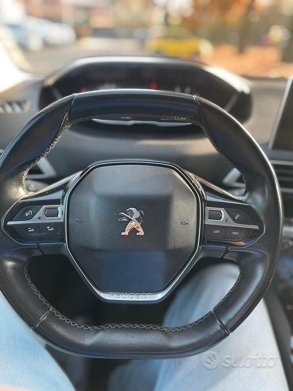 Usata Peugeot 5008 131 CV (96 kW) 2018 Nero Berlina