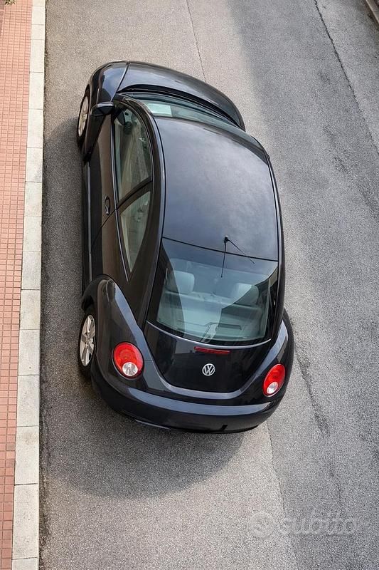 Usata VW New Beetle 105 CV (77 kW) 2007 Nero Utilitaria