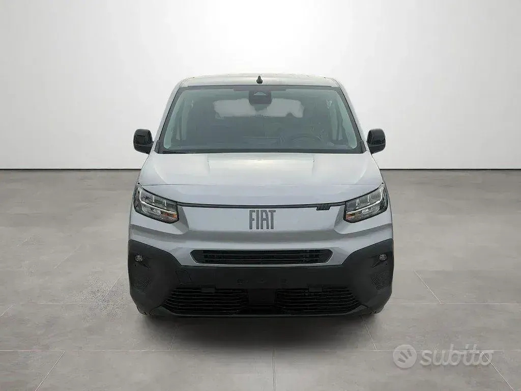 Uusi Fiat Doblò 131 HP (96 kW) 2026 Harmaa Tila-auto