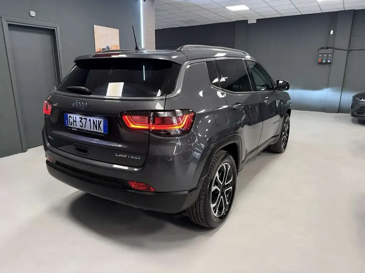 Usata Jeep Compass Limited 131 CV (96 kW) 2021 Graphite grey SUV