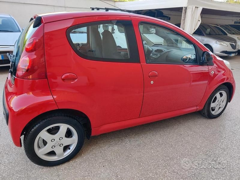 Usata Peugeot 107 68 CV (50 kW) 2008 Rosso Utilitaria