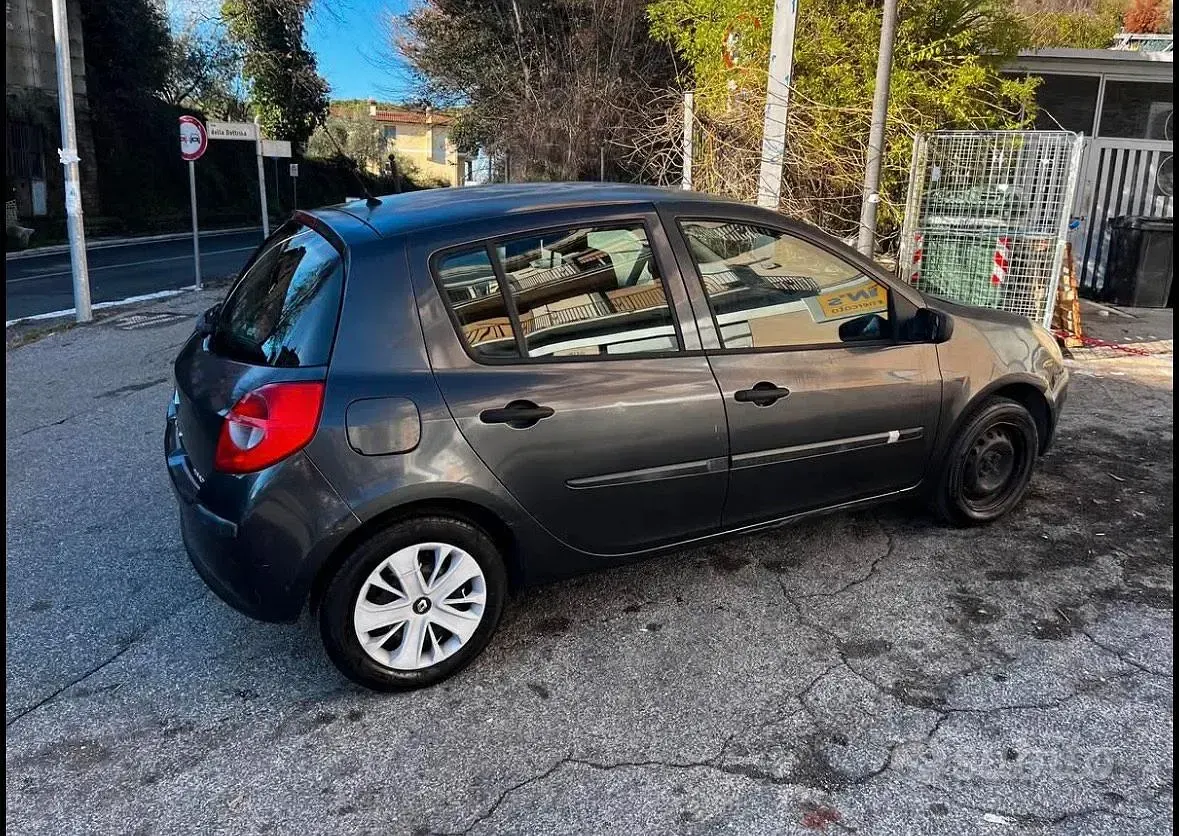 Usata Renault Clio II 65 CV (47 kW) 2006 Berlina