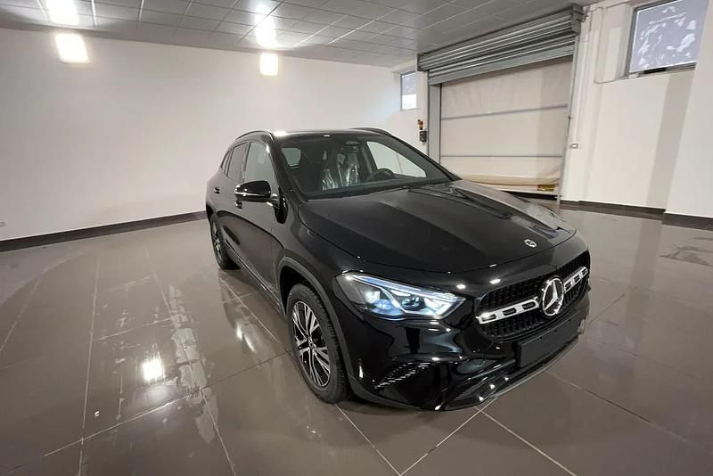 Nuova Mercedes GLA200 Advanced 150 CV (110 kW) 2025 Nero pastello SUV