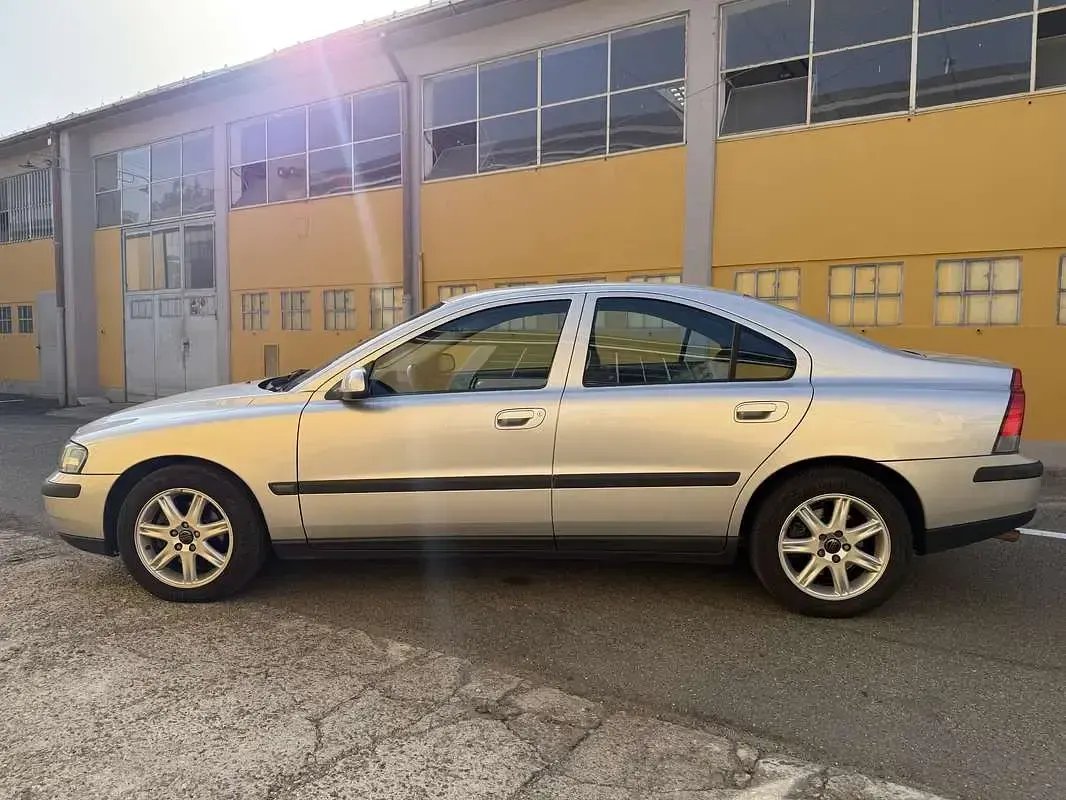 Usata Volvo S60 170 CV (125 kW) 2001 Grigio Berlina