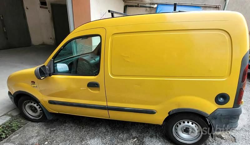 Usata 2000 Renault Kangoo Monovolume | 2500 € (Cara) - Immagine 1/4