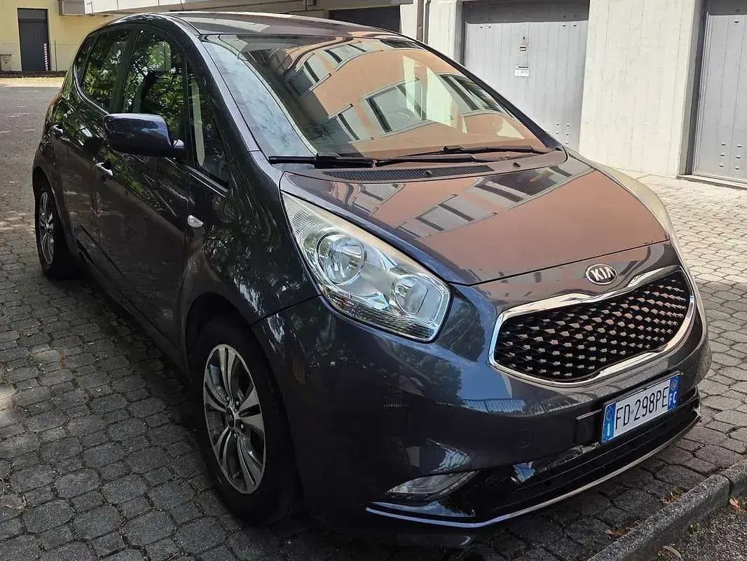 Usata Kia Venga Active 90 CV (66 kW) 2016 Grigio Utilitaria