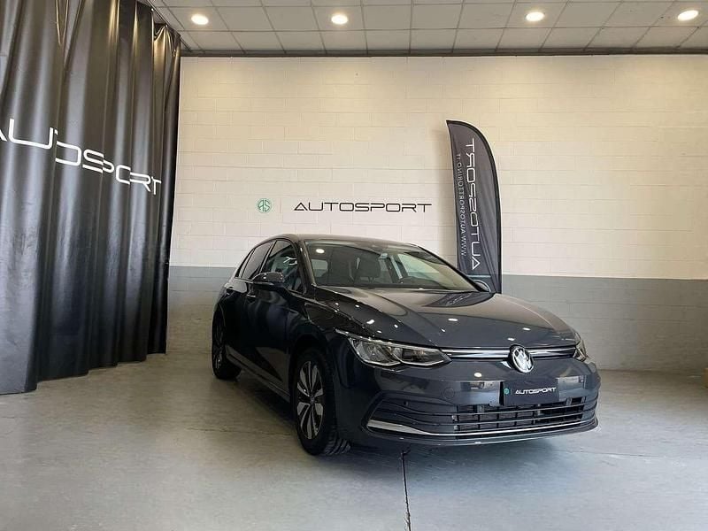 Usata VW Golf VIII Life 131 CV (96 kW) 2024 Grigio Utilitaria