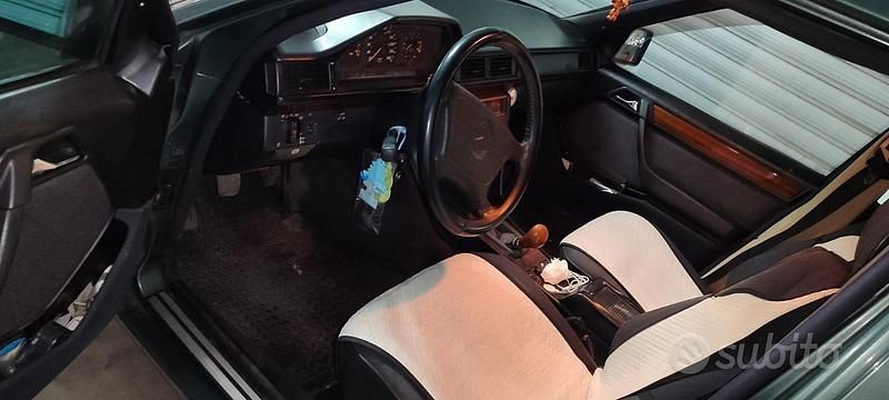 Usata Mercedes E200 136 CV (100 kW) 1995 Verde Berlina