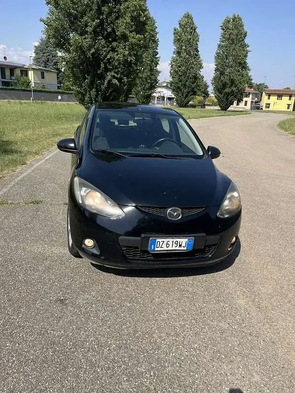 Usata Mazda 2 72 CV (52 kW) 2010 Nero Utilitaria