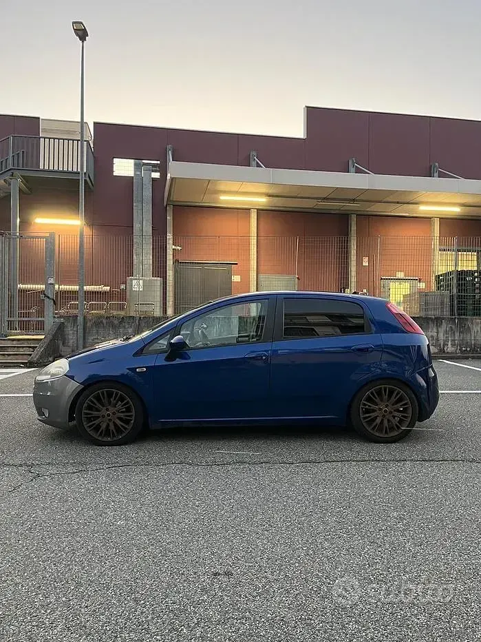 Usata Fiat Punto 90 CV (66 kW) 2005 Blu Utilitaria