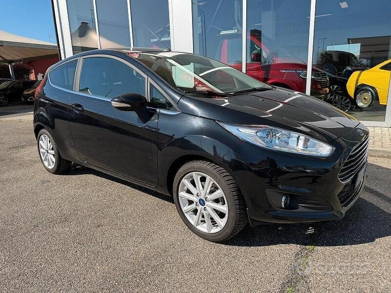 Usata Ford Fiesta Titanium 101 CV (74 kW) 2016 Nero Berlina